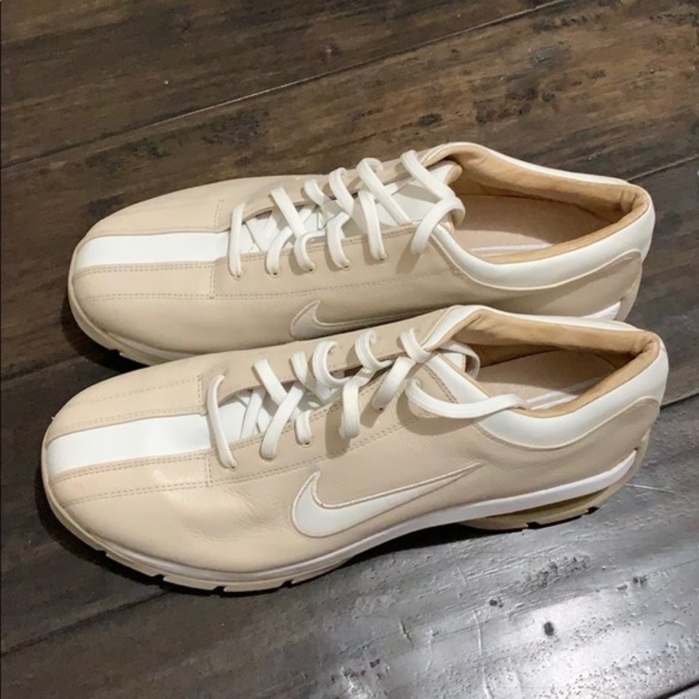 Nike women’s sports performance Golf shoes